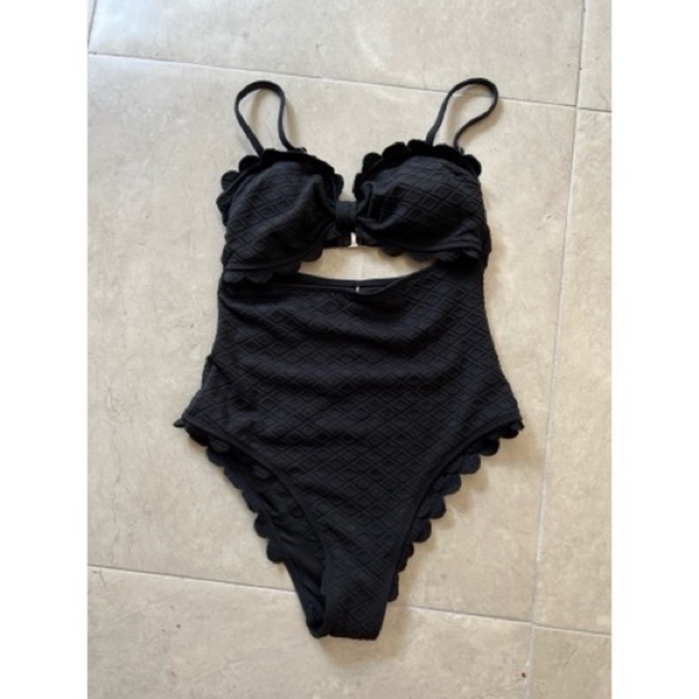 Black Knotted Scalloped One Piece Swimsuit Cupshe